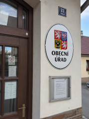 Smaltovaná cedule Obecní úřad se státním znakem - ovál 67x52 cm