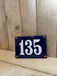 Smaltovaná cedule "135"