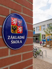 Smaltovaná cedule Základní škola se státním znakem - ovál 67x52 cm